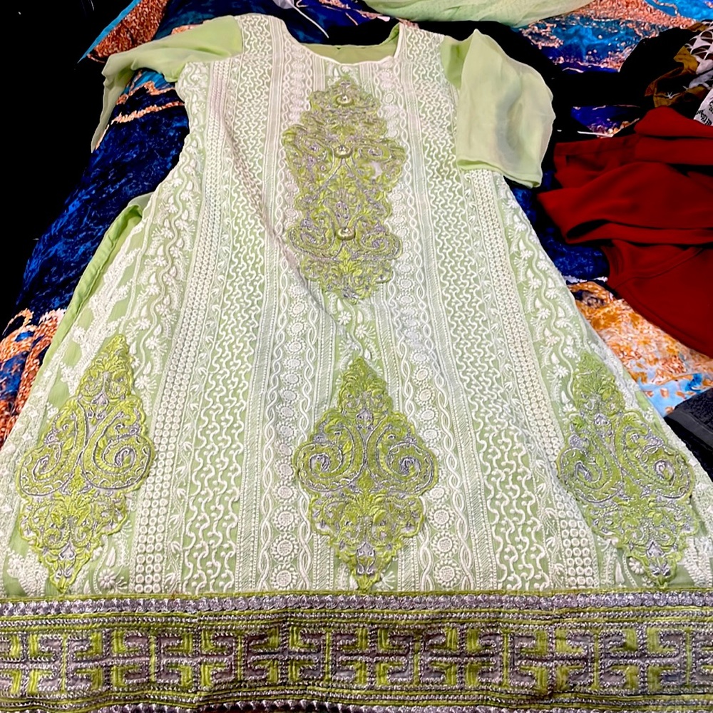 Beautiful kameez shalwar never worn